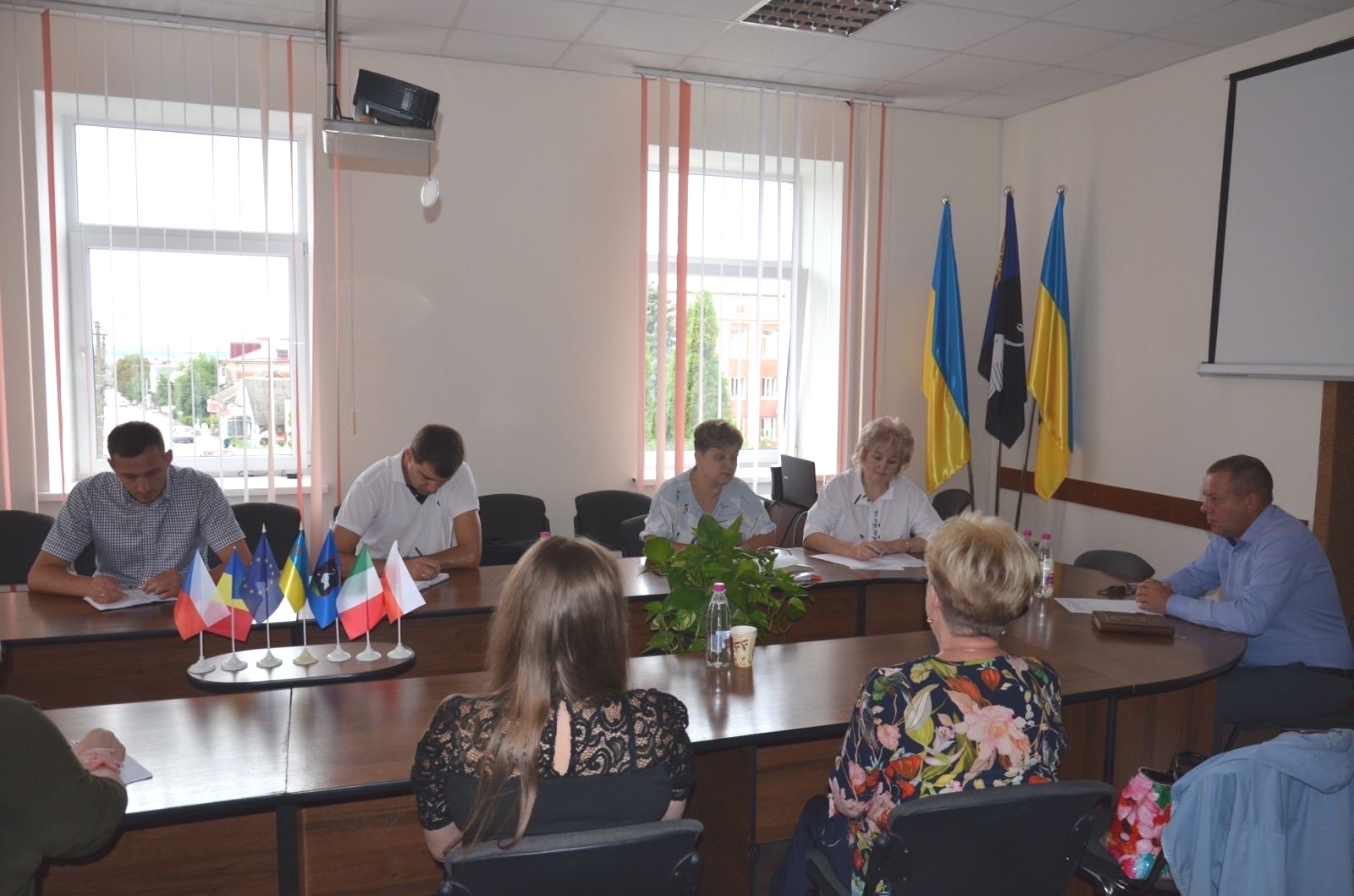Податківці Дунаєвеччини взяли участь у засіданні робочої групи із представниками готельного бізнесу