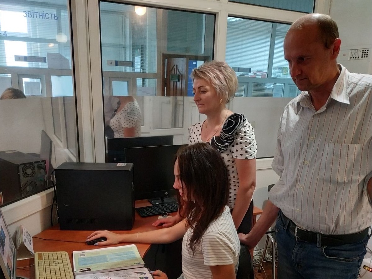 Хмельницькими податківцями надається кваліфікована практична допомога платникам податків