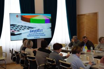 Діалог волочиських податківців з представниками територіальної громади